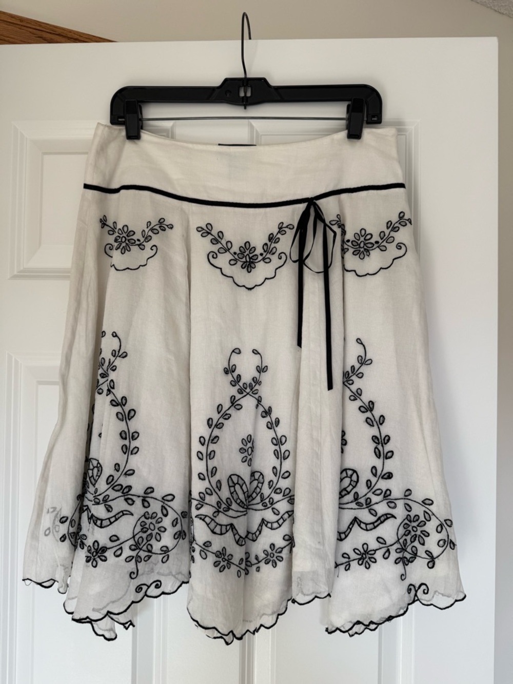 White & Black Cotton Eyelet Skirt - Size 10